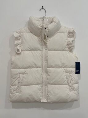Crown & Ivy Insulated Puffer Vest off white / Ivory Women’s M - ruffle trim NWT